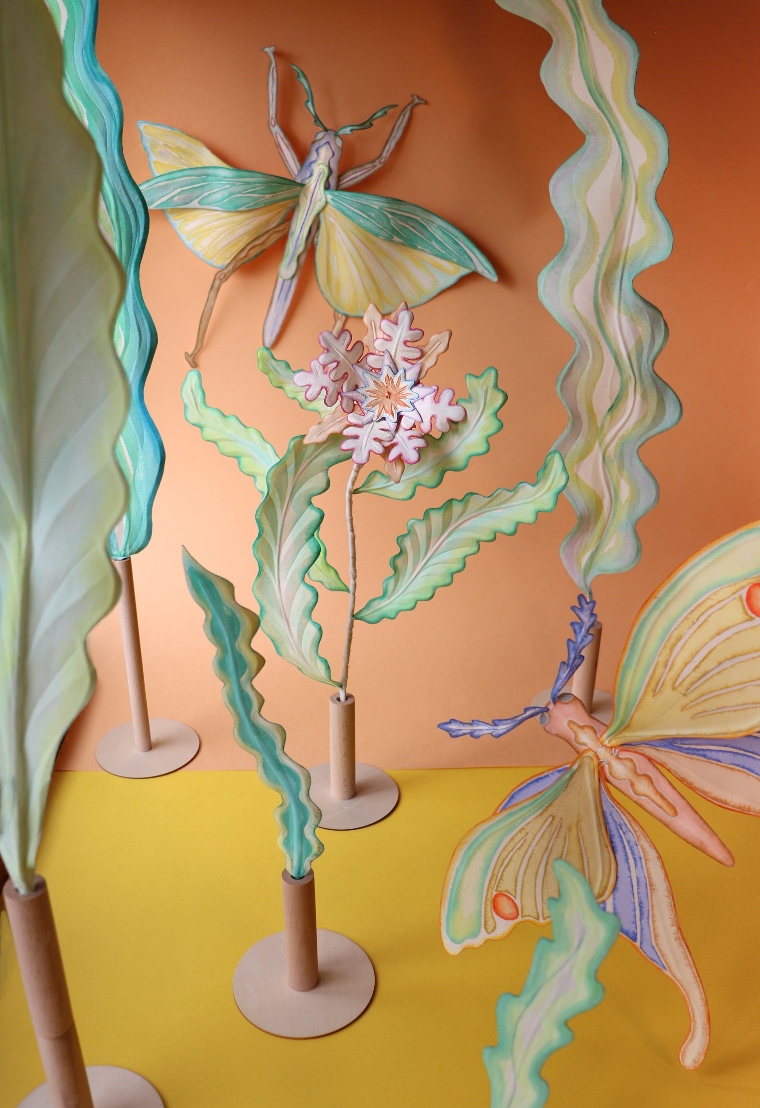 "Flutter of Echoing Petals6" 2026 / 木綿布、針金 / 320×390mm "Little messengers1" 2026 / 木綿布、針金 / 410×340mm "Little messengers2" 2026 / 木綿布、針金 / 330×390mm