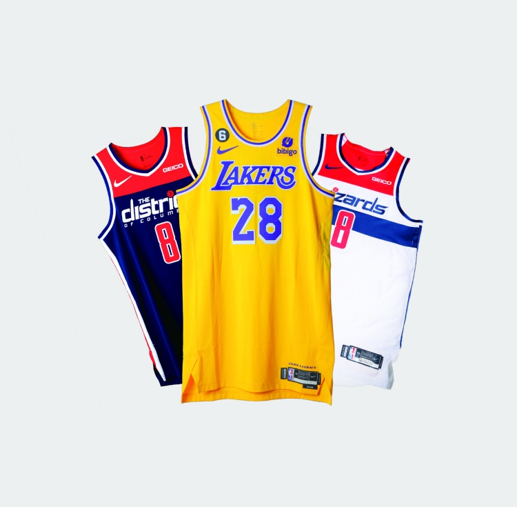 ・中央（イエロー）：背番号28／ロサンゼルス・レイカーズ 　移籍後初の日本人対決 着用ジャージ（2023年1月30日） ・左（ネイビー）：背番号8／ワシントン・ウィザーズ 　ルーキーイヤー、初レブロン・ジェームズ対戦時 着用ジャージ（2019年11月29日） ・右（ホワイト）：背番号8／ワシントン・ウィザーズ 　NBAデビュー戦 着用ジャージ（2019年10月23日）