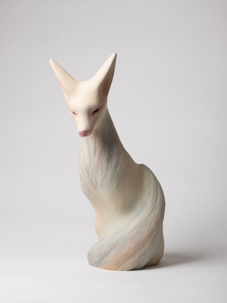 土屋仁応 狐 2024 46.5 x 19 x 27 cm Painted camphor wood, borosilicate glass by Fukuo Tanaka