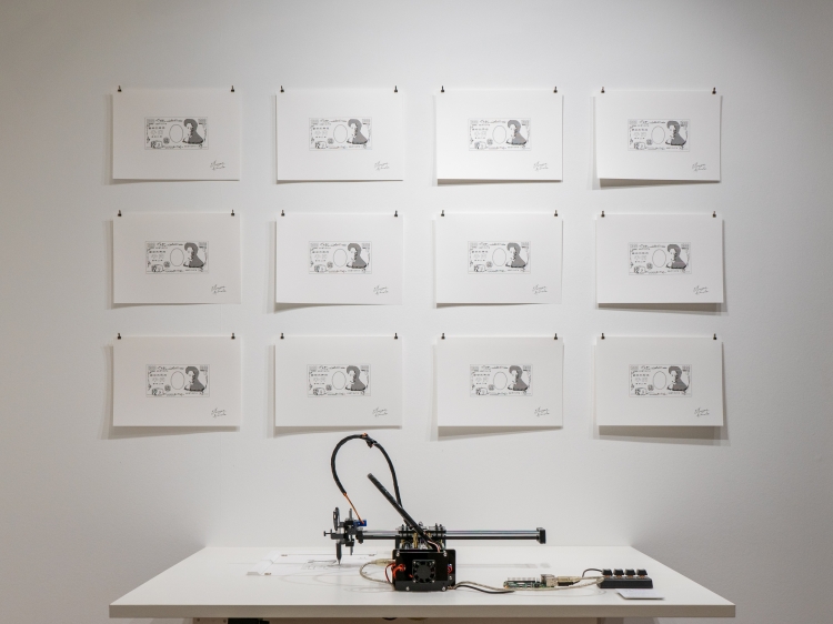 Souya Handa. Monetary System (Akasegawa Machine, ¥1,000 note (series E)). 2024. Kent Paper, Gel Pen, Drawing Machine, and Single Board Computer (Raspberry Pi 4 Model B). Size variable.